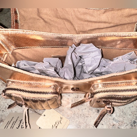 Free People Metallic Gold Leather Buckled Shoulder Crossbody Bag NWT 🔖 - Picture 8 of 9